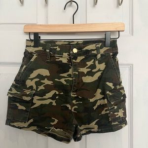 Zumiez: camo cargo shorts, size small